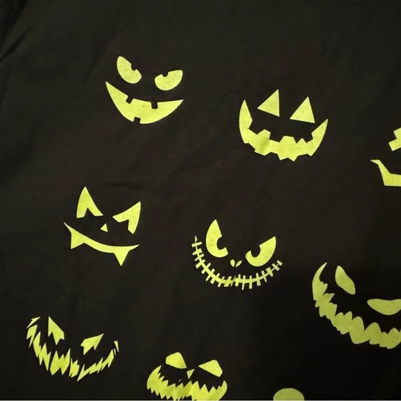 NWOT Halloween Jack-O-Lantern Pumpkin Faces Oneblood Glow in the Dark T-Shirt - Picture 3 of 3